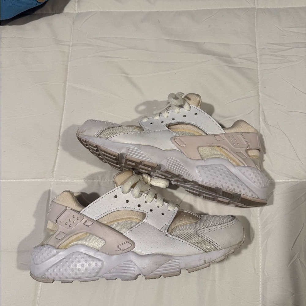 White Nike Huraches